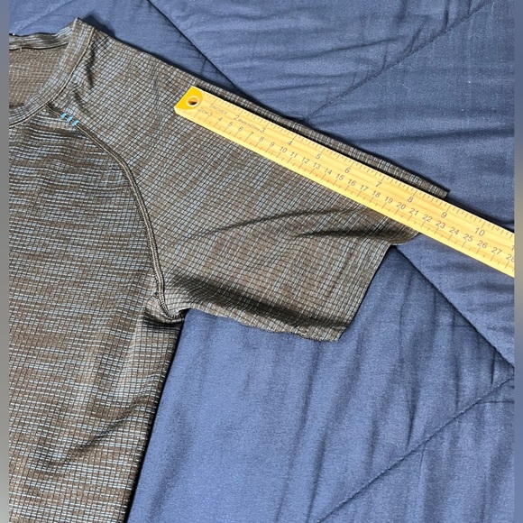 lululemon athletica Men's Short Sleeve Tee - Black and Blue - Picture 5 of 5